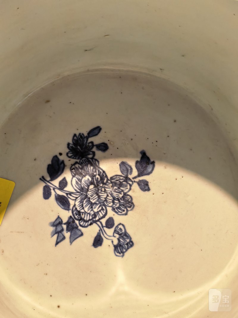 清中期 青花洞石花卉笔海 - 图3